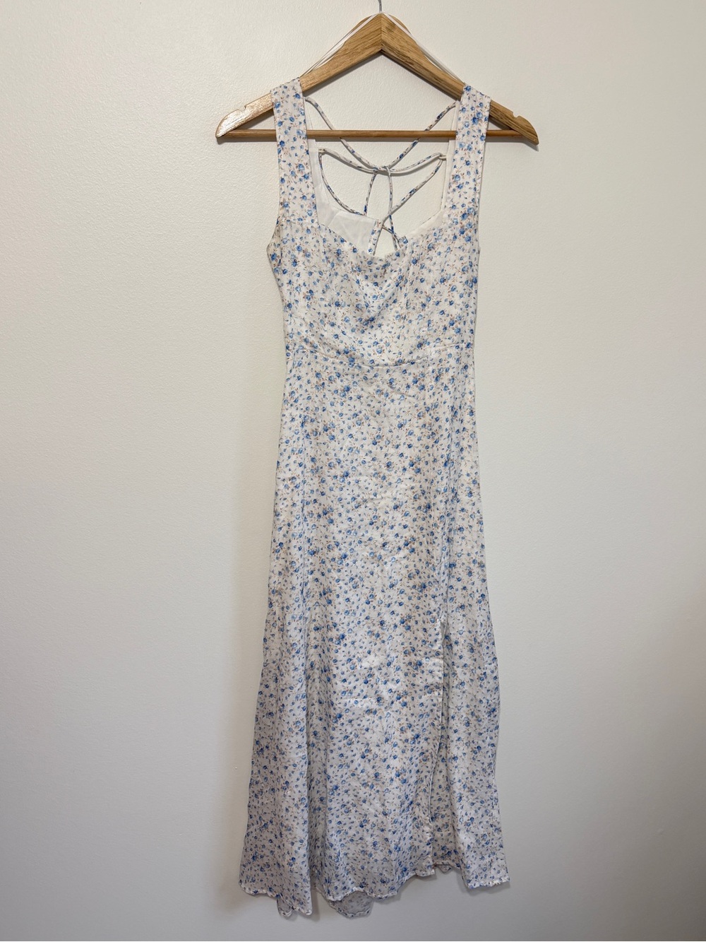 ASTR The Label Floral Linen Midi Dress Size Small Blue White - Picture 2 of 9